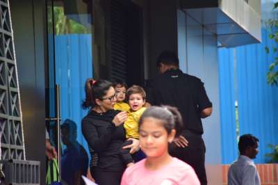 सनी लियोनी अपने बच्चों के साथ मुंबई में हुईं स्पॉट