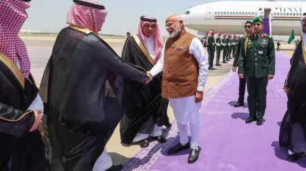 2 दिन की यात्रा पर सऊदी पहुंचे PM मोदी, बातचीत में ये अहम मुद्दे भी होंगे शामिल