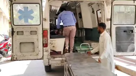 सनकी आशिक ने गर्लफ्रेंड को चाकू से गोदा, फिर जिंदा ही पेट्रोल डालकर लगा दी आग, अपना भी गला रेता 