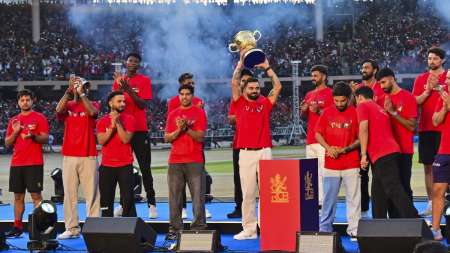 रॉयल चैलेंजर्स...- India TV Hindi