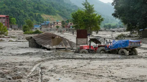 नेपाल बाढ़ से मरने वालों की संख्या 600 से ज्यादा हुई, चीन ने फिर जारी किया 'तबाही का अलर्ट'