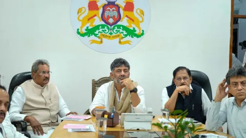 कर्नाटक में राज्य सरकार के कार्यक्रमों में 'वंदे मातरम' के सिर्फ़ दो पद गाए जाएंगे, सरकार ने जारी किया आदेश