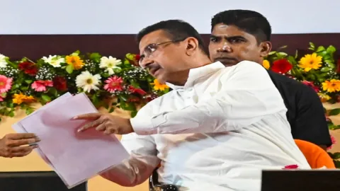 शुभेंदु की छोड़ी सीट नंदीग्राम से ममता लड़ेंगी चुनाव? सीएम ने क्यों कहा-देखिए "भगवाधारी" क्या हाल करते हैं