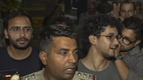 CJP नेता सौरव दास और आशुतोष रांका तिहाड़ जेल से बाहर निकले, लिखित आश्वासन के बाद मिली जमानत
