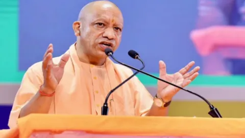  यूपी में प्रदर्शन में शामिल हुए तो नहीं मिलेगी सरकारी नौकरी? चरित्र प्रमाण पत्र के सख्त नियम हुए जारी