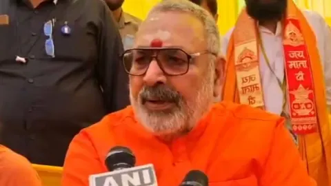 'कौन माई का लाल भारत को तोड़ना चाहता है', जामिया मामले में भड़के गिरिराज सिंह