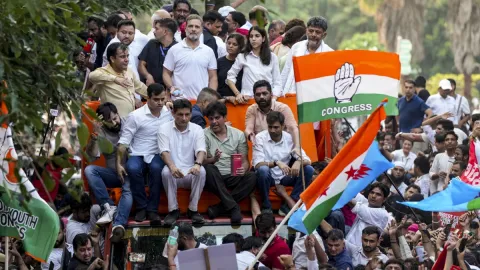 राहुल गांधी को सुप्रीम कोर्ट से झटका! याचिका में मिलीं 14 खामियां, आज नहीं होगी सुनवाई
