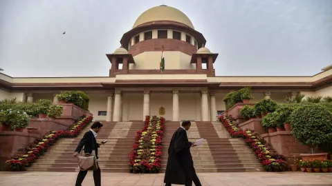 चुनाव आयोग के कामकाज को चुनौती देने वाली याचिकाओं पर SC में सुनवाई टली, ज्ञानेश कुमार के फैसलों पर उठे थे सवाल
