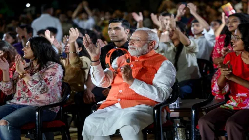 भजन क्लबिंग में पहुंचे पीएम मोदी- India TV Hindi
