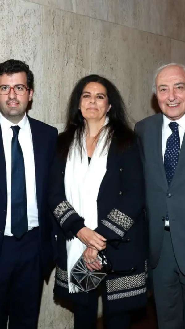 At the 10th place in the list of the rich is Francois Bettencourt Meyers and Family.  Francois has assets of $ 83.8 billion.