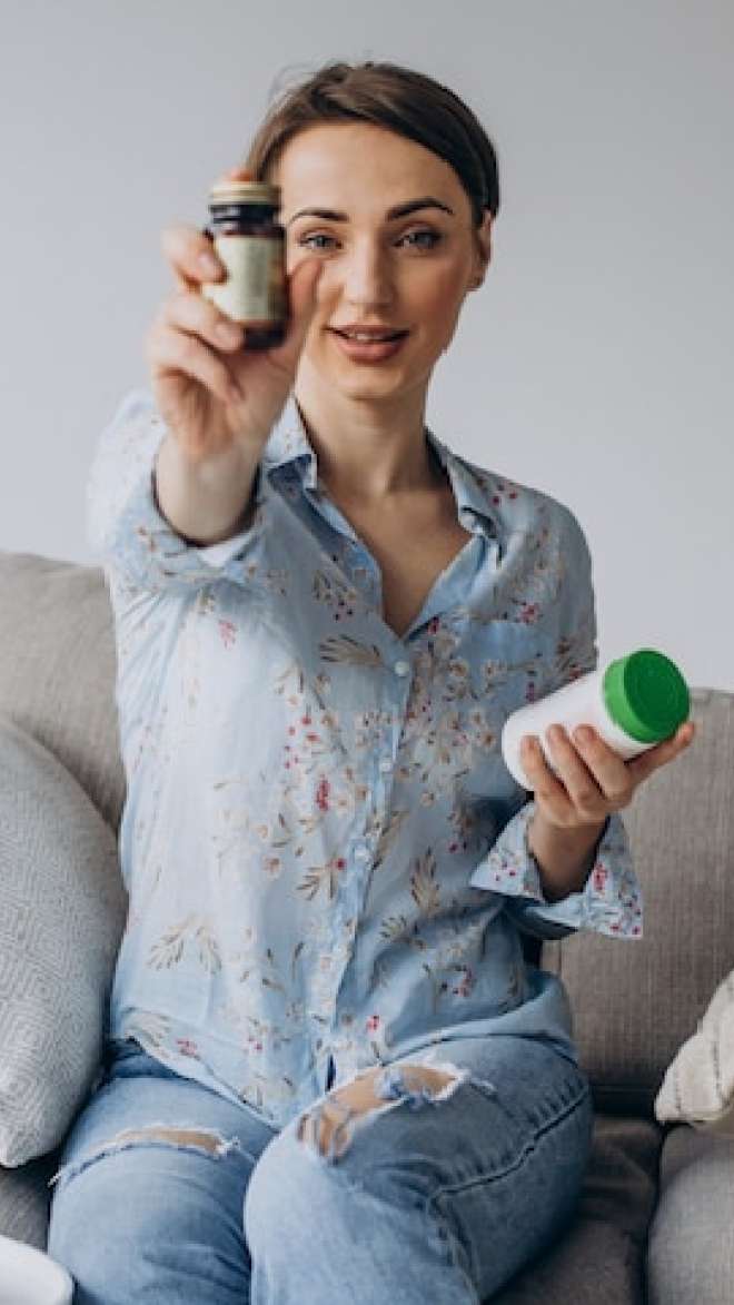 Vitamin D deficiency ये लक्षण दिखते ही हो जाएं सावधान! हो सकती है