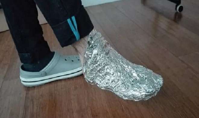 Wrap Your Feet In Aluminum Foil And Wait For 1 Hour प र पर स र फ 1 घ ट ऐस लप ट एल य म न यम फ यल और फ र द ख कम ल India Tv Hindi News