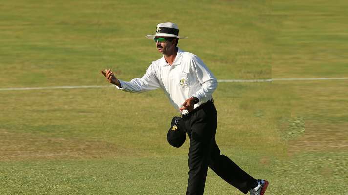ICC Umpire Anil Chaudhary is forced to call tree - पेड़ पर ...