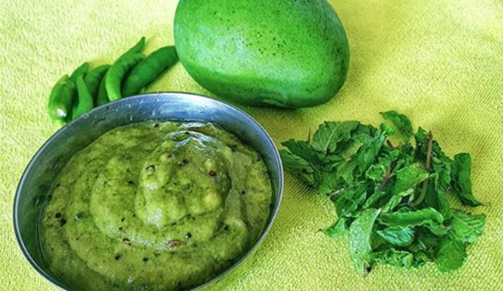 Homemade Aam Ki Chutney: How To Make Raw Mango Chutney With Green Chilli And Garlic At Home In Hindi:कच्चे आम के साथ यूं बनाइए लहसुन और हरी मिर्च की चटनी, स्वाद के