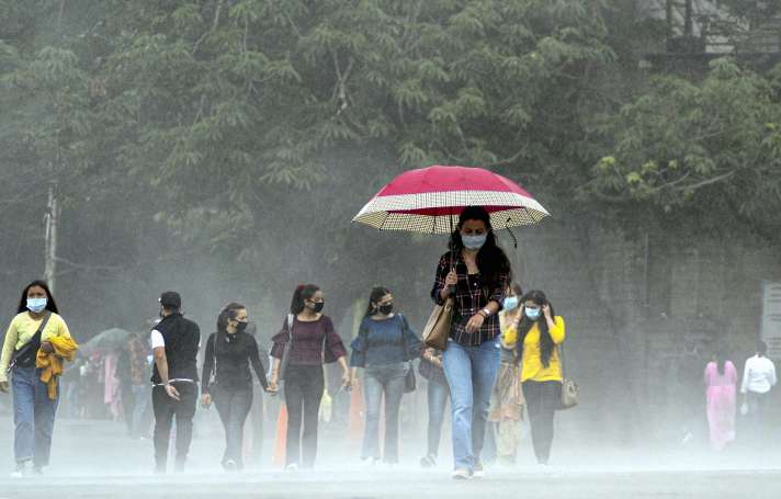 more rain expected in next three days in uttar pradesh । उत्तर प्रदेश के कई  इलाकों में बारिश, मौसम विभाग ने अगले तीन दिन तक बारिश की संभावना जतायी -  India TV