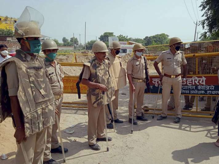 उत्तर प्रदेश सरकार हाथरस पीड़िता को झूठा साबित करने की साजिश रच रही हैं? -  India TV Hindi News