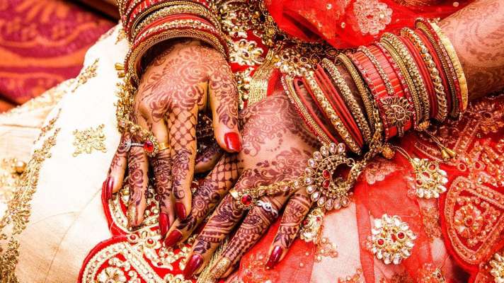 Mother and daughter married in the same mandap in Gorakhpur | एक ही मंडप  में हुई मां और बेटी की शादी, जानें दोनों ने इस मौके पर क्या कहा - India TV