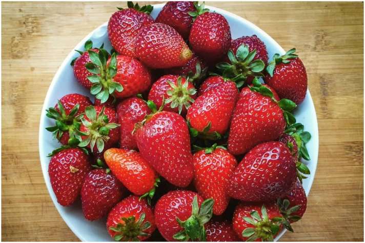 health benefits of strawberry strengthen bones and weight loss-स्ट्रॉबेरी में छिपा है सेहत का खजाना, वजन घटाने से स्ट्रेस कम करने तक, जानिए इसके अनेक लाभ - India TV Hindi News