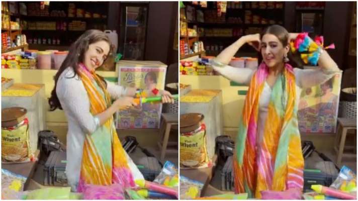 holi 2021 sara ali khan shares happy holi wishing video with fans- सारा अली खान ने 'रंग बरसे भीगे चुनरवाली' गाने पर किया जबरदस्त डांस, फैंस को दी होली की शुभकामनाएं -