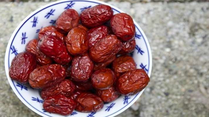 Health Benefits Of Khajur Eat Dates At Night For Immunity Boost And Control Blood Sugar Weight And Other Health Problems र त क स न स पहल कर खज र क स वन ब लड श गर म ट प क ट र ल