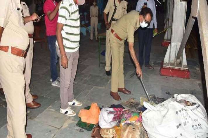 दरभंगा रेलवे स्टेशन पर कपड़े के बंडल में ब्लास्ट, मची अफरा-तफरी - India TV  Hindi News