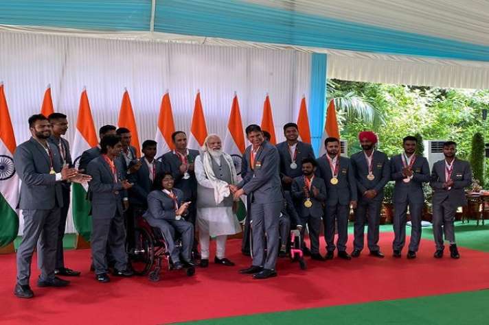 टोक्यो पैरालंपिक के मेडल विजेताओं से PM मोदी ने की मुलाकात । PM Modi met  the Indian contingent who participated in the 2020 Tokyo Paralympics - India  TV Hindi News