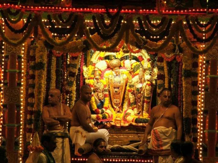 12 शहरों में दर्शन देंगे तिरुपति बालाजी – भक्तों को सुविधा, बढ़ेगा चढ़ावा 12 शहरों में दर्शन देंगे तिरुपति बालाजी – भक्तों को सुविधा, बढ़ेगा चढ़ावा- India TV Paisa