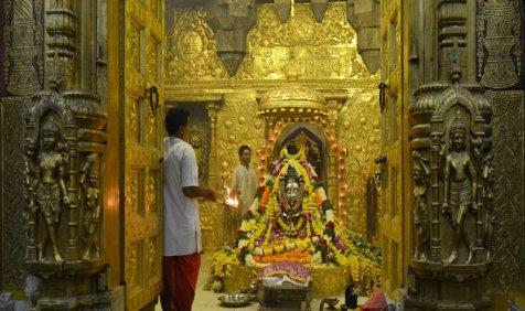 Blessings in Waiting: गोल्ड मोनेटाइजेशन स्कीम पर श्रद्धालुओं की भावना भारी, सोना पिघलाने से हिचक रहे मंदिर Blessings in Waiting: गोल्ड मोनेटाइजेशन स्कीम पर श्रद्धालुओं की भावना भारी, सोना पिघलाने से हिचक रहे मंदिर- India TV Paisa