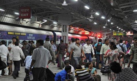 अब प्लेटफॉर्म नंबर पता करने के लिए नहीं काटने होंगे चक्कर, मोबाइल अलर्ट से मिलेगी जानकारी अब प्लेटफॉर्म नंबर पता करने के लिए नहीं काटने होंगे चक्कर, मोबाइल अलर्ट से मिलेगी जानकारी- India TV Paisa
