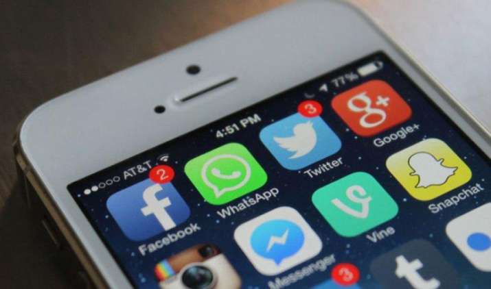 WhatsApp Facebook के साथ शेयर करेगा आपकी सारी जानकारी, बचने के लिए करें ये सेटिंग्स WhatsApp Facebook के साथ शेयर करेगा आपकी सारी जानकारी, बचने के लिए करें ये सेटिंग्स- India TV Paisa