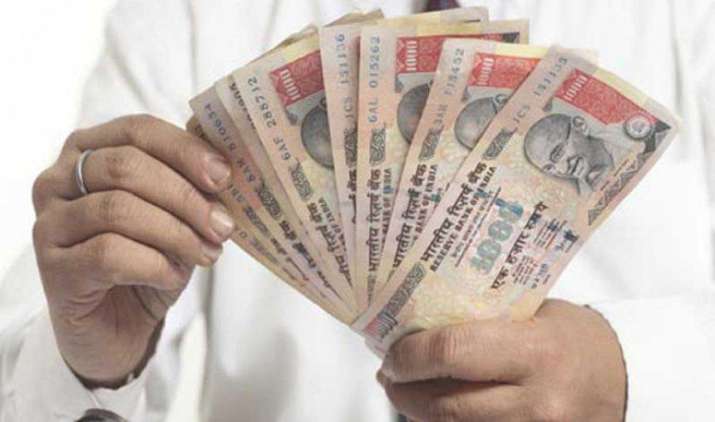 RBI जल्द जारी करेगा 1000 रुपए के नए नोट, दोनों नंबर पैनलों के इनसेट लेटर में लिखा होगा ‘R’ RBI जल्द जारी करेगा 1000 रुपए के नए नोट, दोनों नंबर पैनलों के इनसेट लेटर में लिखा होगा ‘R’- India TV Paisa