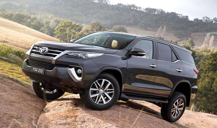 Toyota fortuner в японии