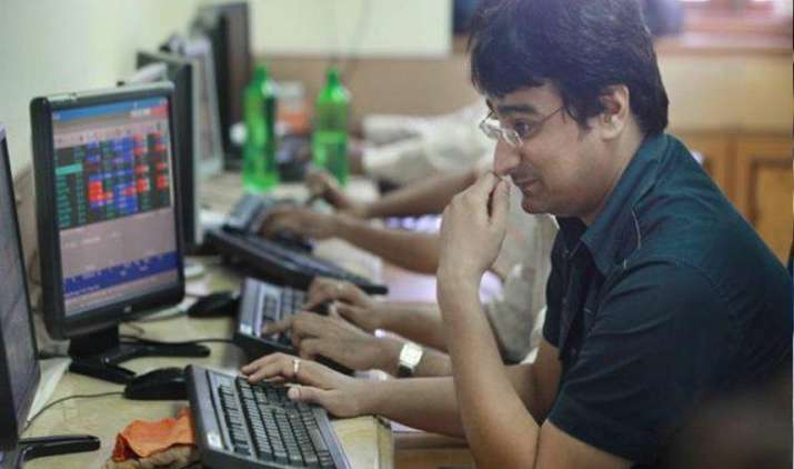 शेयर बाजार में इन 3 कारणों से आई भारी गिरावट, सेंसेक्स 200 और निफ्टी 60 अंक से ज्यादा टूटा शेयर बाजार में इन 3 कारणों से आई भारी गिरावट, सेंसेक्स 200 और निफ्टी 60 अंक से ज्यादा टूटा- India TV Paisa