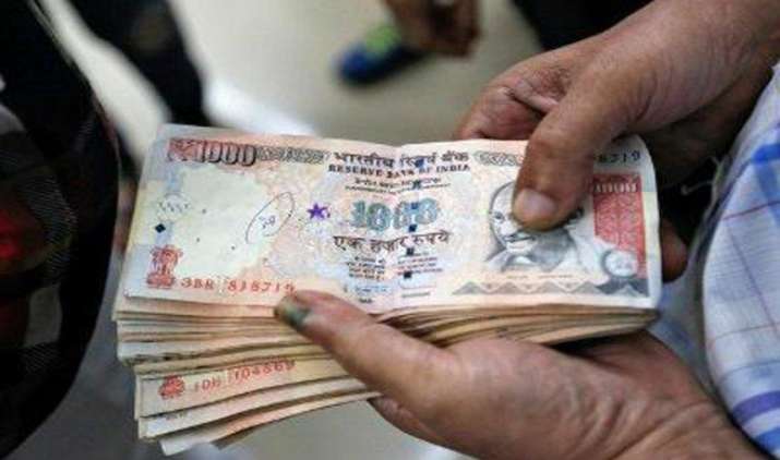 नोटबंदी के आखिरी 10 दिनों में जमा की गई राशि की होगी जांच, सरकार ने संदिग्ध लेन-देन के विश्लेषण का बढ़ाया दायरा नोटबंदी के आखिरी 10 दिनों में जमा की गई राशि की होगी जांच, सरकार ने संदिग्ध लेन-देन के विश्लेषण का बढ़ाया दायरा- India TV Paisa