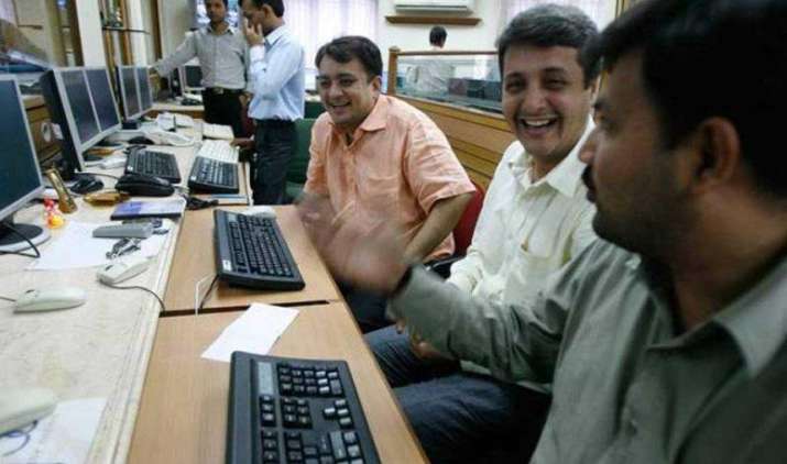नए शिखर पर शेयर बाजार: सेंसेक्स ने लगाई डबल सेंचुरी, निफ्टी रिकॉर्ड ऊंचाई पर नए शिखर पर शेयर बाजार: सेंसेक्स ने लगाई डबल सेंचुरी, निफ्टी रिकॉर्ड ऊंचाई पर- India TV Paisa
