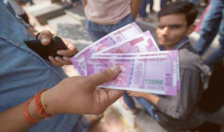एक अमेरिकी डॉलर के मुकाबले भारतीय रुपया मंगलवार को 1 पैसा मजबूत होकर 64.43 पर खुला एक अमेरिकी डॉलर के मुकाबले भारतीय रुपया मंगलवार को 1 पैसा मजबूत होकर 64.43 पर खुला- India TV Paisa