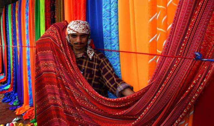 मजबूत रुपए से कपड़ा और परिधान निर्यातकों का प्रभावित होगा मार्जिन, 5 फीसदी तक घटेगी कमाई मजबूत रुपए से कपड़ा और परिधान निर्यातकों का प्रभावित होगा मार्जिन, 5 फीसदी तक घटेगी कमाई- India TV Paisa