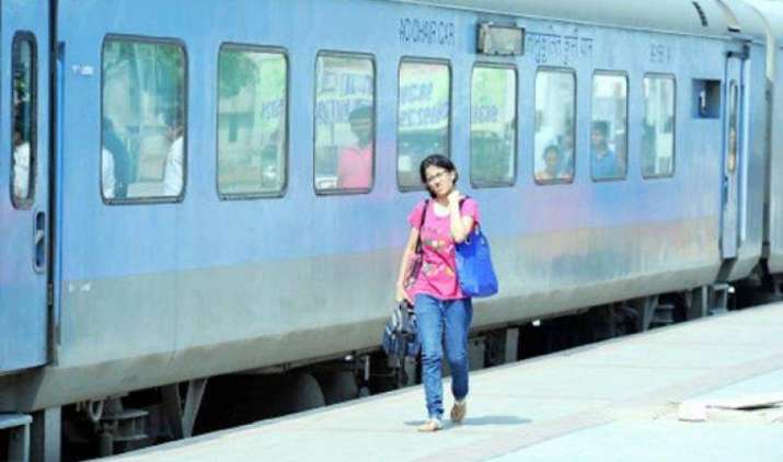 GST Effect : रेलवे के एसी और फर्स्ट क्लास में सफर करना होगा महंगा, 1 जुलाई से बढ़ जाएगा सर्विस टैक्स GST Effect : रेलवे के एसी और फर्स्ट क्लास में सफर करना होगा महंगा, 1 जुलाई से बढ़ जाएगा सर्विस टैक्स- India TV Paisa