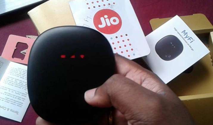 रिलायंस जियो ने अब डाटा कार्ड कंपनियों पछाड़ा, Huawei और ZTE को पीछे छोड़ बनी नंबर वन कंपनी रिलायंस जियो ने अब डाटा कार्ड कंपनियों पछाड़ा, Huawei और ZTE को पीछे छोड़ बनी नंबर वन कंपनी- India TV Paisa