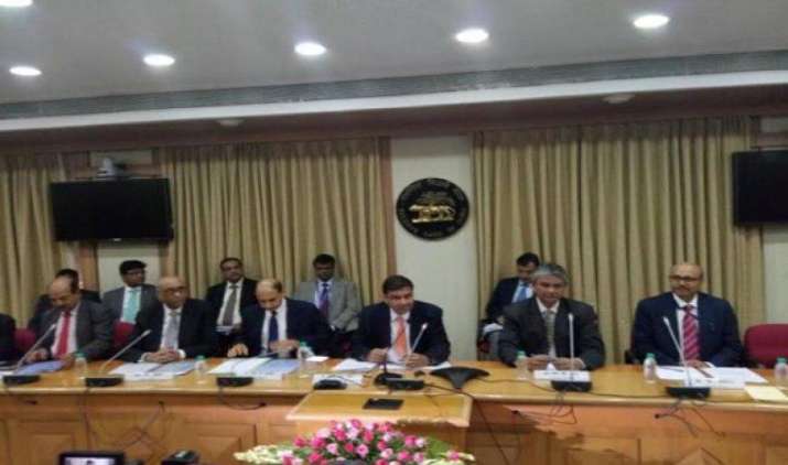 RBI की मौद्रिक नीति समिति ने वित्त मंत्रालय के चर्चा के अनुरोध को ठुकराया, अपनी स्वायत्तता को रखा बरकरार RBI की मौद्रिक नीति समिति ने वित्त मंत्रालय के चर्चा के अनुरोध को ठुकराया, अपनी स्वायत्तता को रखा बरकरार- India TV Paisa