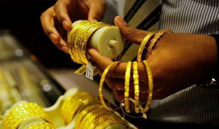Final Touch: गोल्ड पर 3%, बिस्किट पर 18% और गारमेंट्स पर 5-12% लगेगा जीएसटी, परिषद ने दी अपनी मंजूरी Final Touch: गोल्ड पर 3%, बिस्किट पर 18% और गारमेंट्स पर 5-12% लगेगा जीएसटी, परिषद ने दी अपनी मंजूरी- India TV Paisa