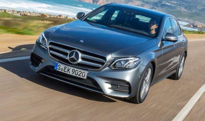 Mercedes Benz आज भारतीय बाजार में पेश करेगी नई कार E220d, इस कार में होगा सबकुछ खास Mercedes Benz आज भारतीय बाजार में पेश करेगी नई कार E220d, इस कार में होगा सबकुछ खास- India TV Paisa
