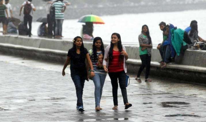 #monsoon2017: गुजरात समेत इन इलाकों में प्री-मानसून में भारी बारिश, 9-15 जून तक सेंट्रल इंडिया पहुंचेगा #monsoon2017: गुजरात समेत इन इलाकों में प्री-मानसून में भारी बारिश, 9-15 जून तक सेंट्रल इंडिया पहुंचेगा- India TV Paisa