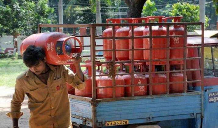 हर महीने आपको LPG सिलेंडर के लिए देने होंगे 4 रुपए ज्यादा, अगले 8 महीने में सरकार पूरी तरह खत्म कर देगी सब्सिडी हर महीने आपको LPG सिलेंडर के लिए देने होंगे 4 रुपए ज्यादा, अगले 8 महीने में सरकार पूरी तरह खत्म कर देगी सब्सिडी- India TV Paisa