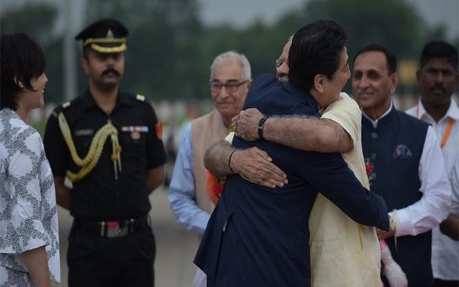 जापान की जनसंख्या के बराबर भारत में हर हफ्ते लोग रेल से करते हैं सफर, बुलेट ट्रेन पर मोदी और आबे की कही 10 बातें जापान की जनसंख्या के बराबर भारत में हर हफ्ते लोग रेल से करते हैं सफर, बुलेट ट्रेन पर मोदी और आबे की कही 10 बातें- India TV Paisa