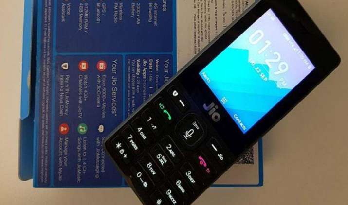 JioPhone की बुकिंग दोबारा हुई शुरू, कंपनी ने इच्छुक ग्राहकों के साथ संपर्क साधना किया शुरू JioPhone की बुकिंग दोबारा हुई शुरू, कंपनी ने इच्छुक ग्राहकों के साथ संपर्क साधना किया शुरू- India TV Paisa