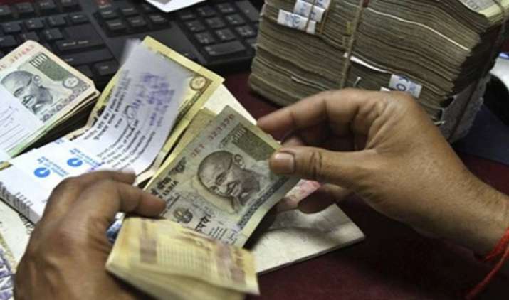 नोटबंदी के बाद ब्लैक को व्हाइट करने वाली 5800 कंपनियों का पता चला, 13140 बैंक खातों में किए थे 4574 करोड़ रुपए जमा नोटबंदी के बाद ब्लैक को व्हाइट करने वाली 5800 कंपनियों का पता चला, 13140 बैंक खातों में किए थे 4574 करोड़ रुपए जमा- India TV Paisa