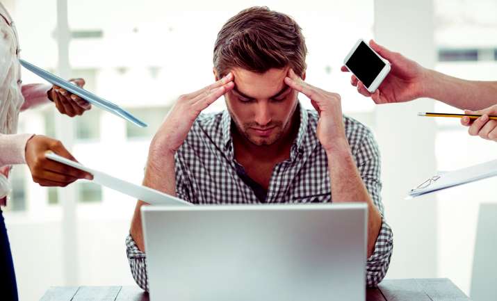 employees sleep less than 4-6 hours says ASSOCHAM employees sleep less than 4-6 hours says ASSOCHAM- India TV Hindi
