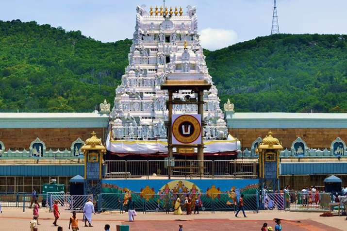 Tirupati priest accuse TTD for stealing temple ornament Tirupati priest accuse TTD for stealing temple ornament- India TV Hindi