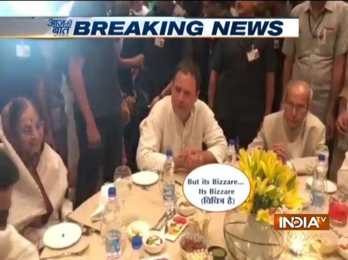 इफ्तार पार्टी में... इफ्तार पार्टी में...- India TV Hindi